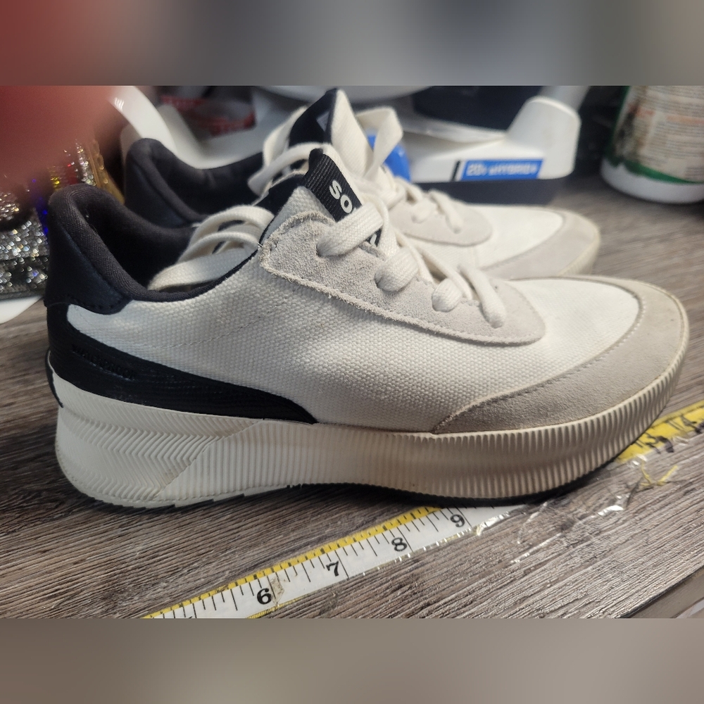 Sorel White Canvas Ladies Sneakers Size 8.5